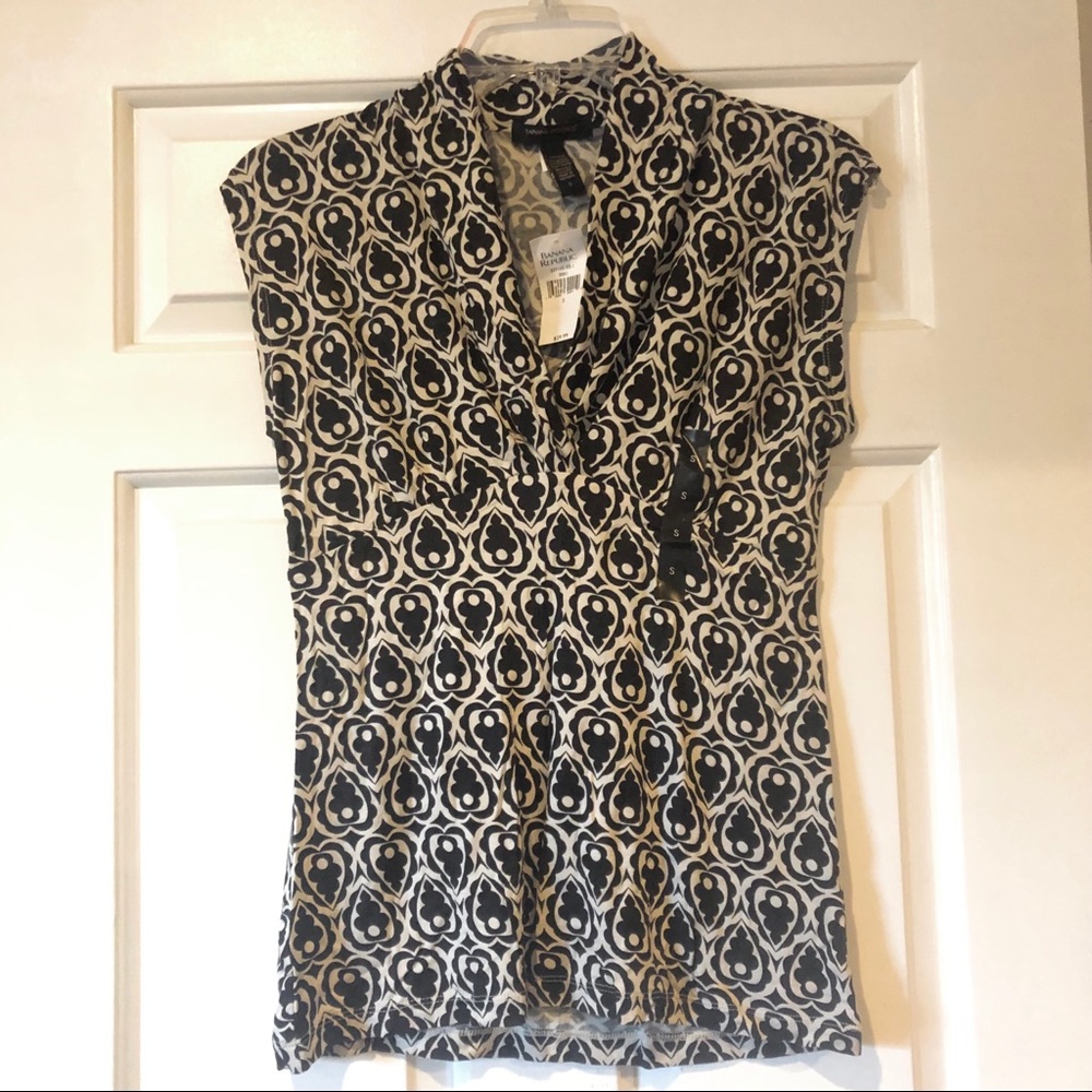 NWT sleeveless shirt - Banana Republic